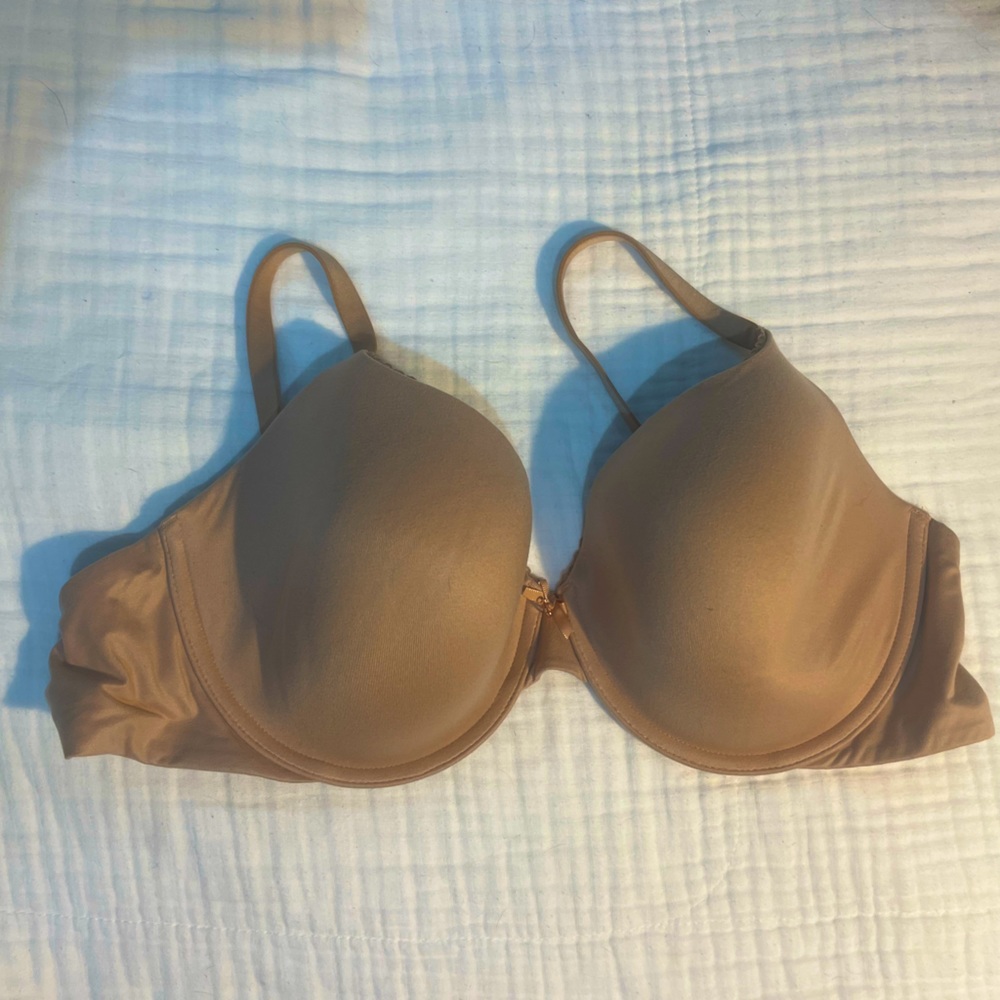 Victoria’s Secret bra 36DD Body by Victoria lightly lined perfect coverage- new